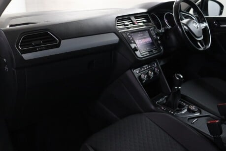 Volkswagen Tiguan SE NAV TDI BMT 4MOTION 34
