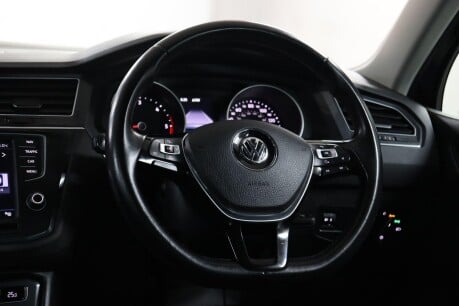 Volkswagen Tiguan SE NAV TDI BMT 4MOTION 46