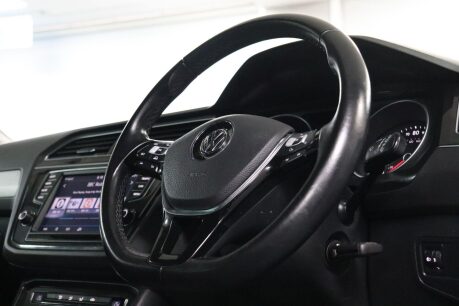 Volkswagen Tiguan SE NAV TDI BMT 4MOTION 12