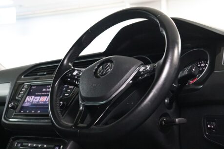 Volkswagen Tiguan SE NAV TDI BMT 4MOTION 34
