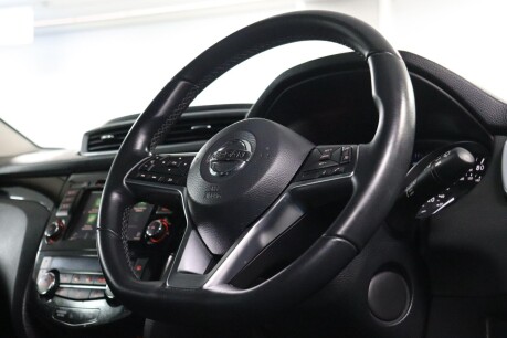 Nissan Qashqai DIG-T N-CONNECTA 12