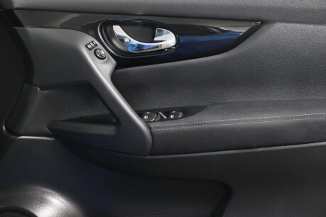 Nissan Qashqai DIG-T N-CONNECTA 36