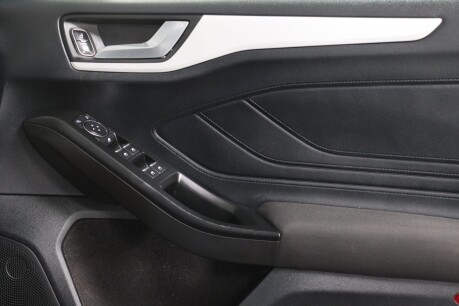 Ford Focus ZETEC EDITION MHEV 36