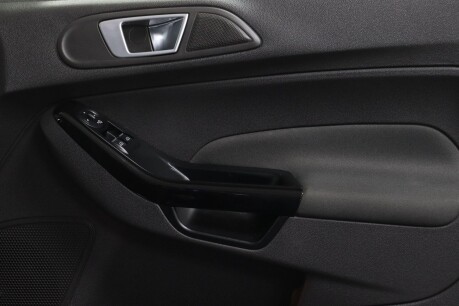 Ford Fiesta TITANIUM 36