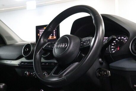 Audi Q2 TFSI SPORT 12