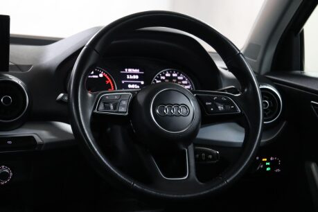 Audi Q2 TFSI SPORT 38