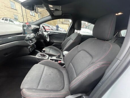 Ford Focus ST-LINE 18