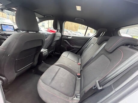 Ford Focus ST-LINE 10