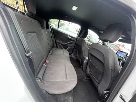 Ford Focus ST-LINE 11