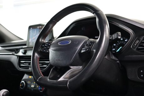 Ford Focus ST-LINE 13