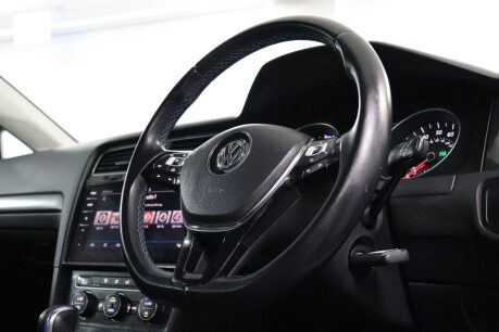 Volkswagen Golf E-GOLF 13