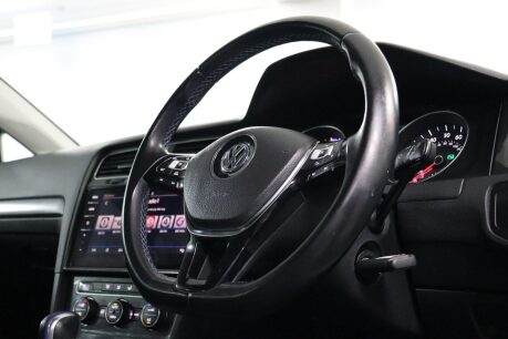 Volkswagen Golf E-GOLF 13