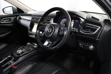 MG MG5 EXCLUSIVE 3