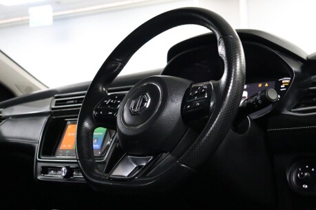 MG MG5 EXCLUSIVE 12