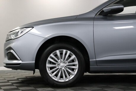 MG MG5 EXCLUSIVE 27