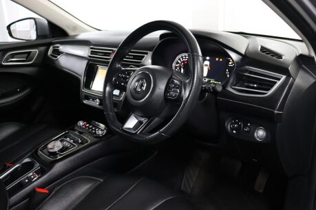 MG MG5 EXCLUSIVE 4