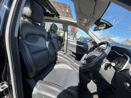 MG ZS EXCLUSIVE 9