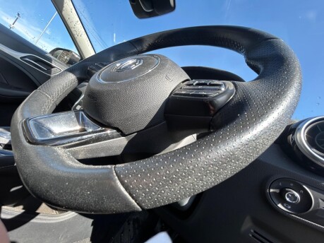 MG ZS EXCLUSIVE 18