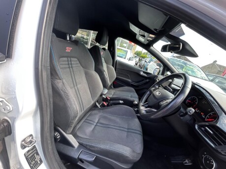 Ford Fiesta ST-2 9