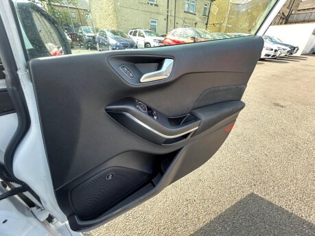 Ford Fiesta ST-2 14