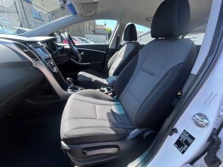 Hyundai i30 CRDI SE BLUE DRIVE 19
