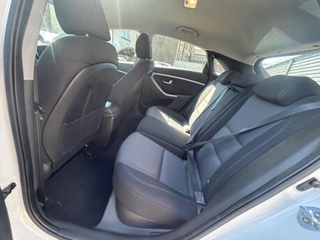 Hyundai i30 CRDI SE BLUE DRIVE 11
