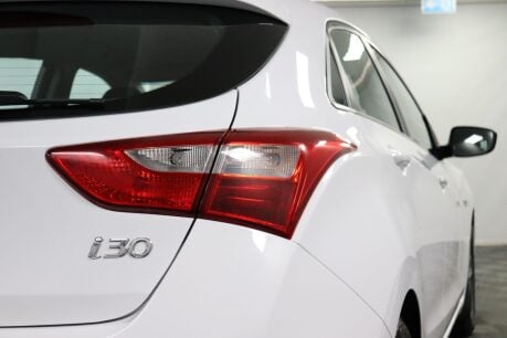 Hyundai i30 CRDI SE BLUE DRIVE 24