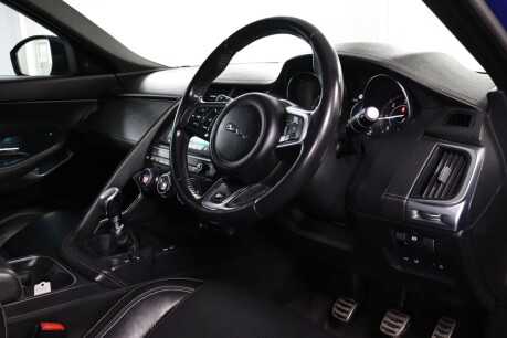 Jaguar E-Pace R-DYNAMIC S 3