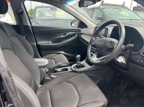Hyundai i30 T-GDI SE NAV 8