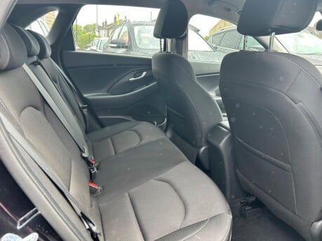 Hyundai i30 T-GDI SE NAV 9