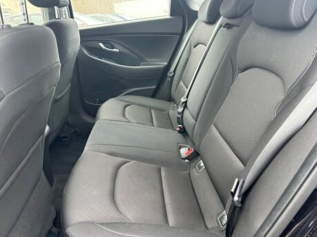 Hyundai i30 T-GDI SE NAV 10