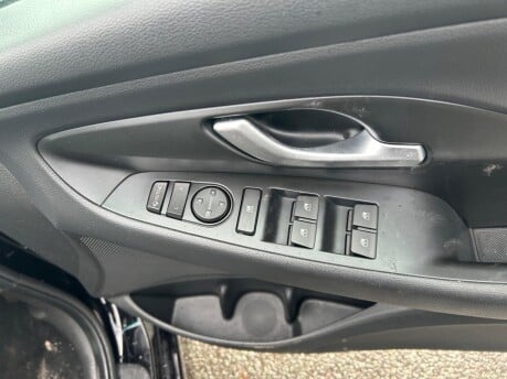 Hyundai i30 T-GDI SE NAV 13