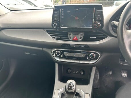 Hyundai i30 T-GDI SE NAV 15