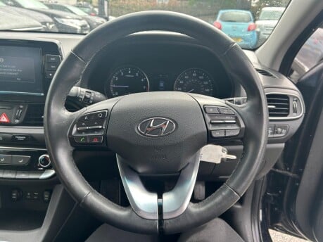 Hyundai i30 T-GDI SE NAV 16