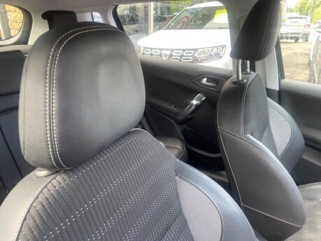 Peugeot 2008 BLUE HDI S/S ALLURE 9