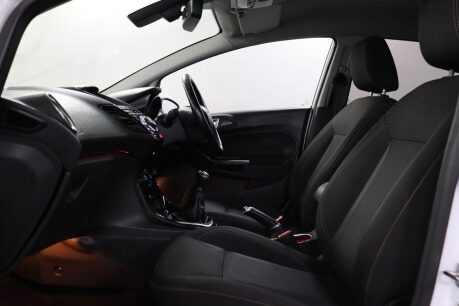 Ford Fiesta TITANIUM 41
