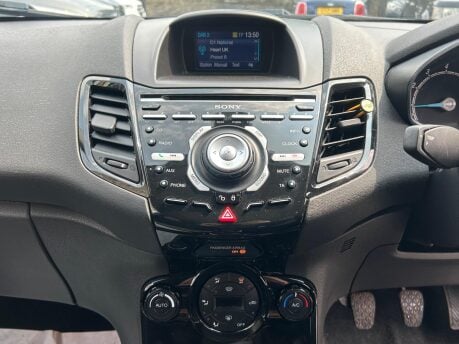 Ford Fiesta TITANIUM 31