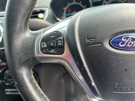 Ford Fiesta TITANIUM 12