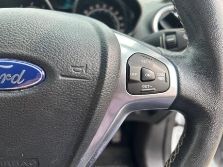 Ford Fiesta TITANIUM 13