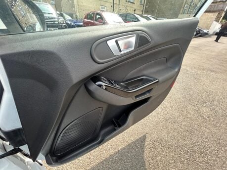 Ford Fiesta TITANIUM 14