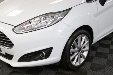 Ford Fiesta TITANIUM 32