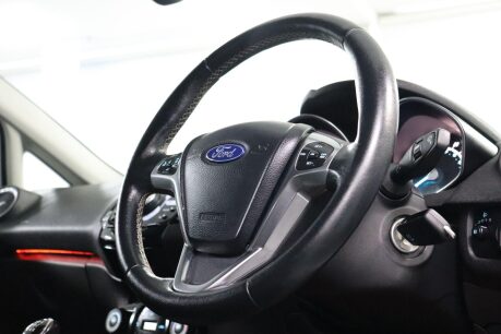 Ford Fiesta TITANIUM 13