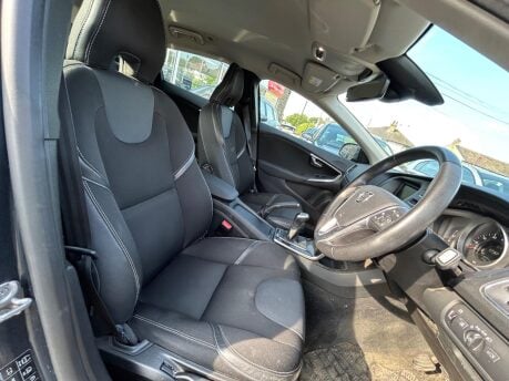 Volvo V40 D2 MOMENTUM 9