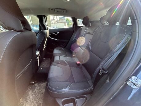 Volvo V40 D2 MOMENTUM 10