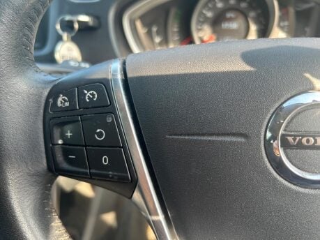 Volvo V40 D2 MOMENTUM 12