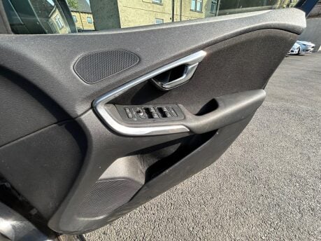 Volvo V40 D2 MOMENTUM 14