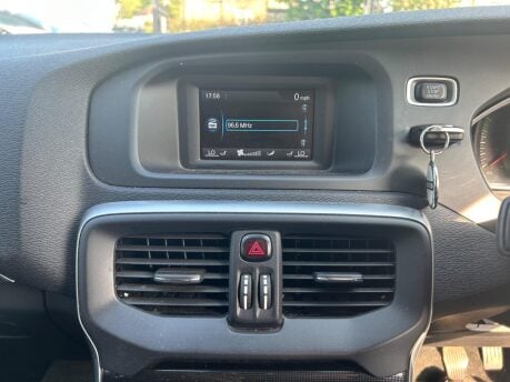 Volvo V40 D2 MOMENTUM 16