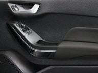 Ford Fiesta TITANIUM 25