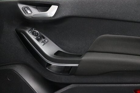 Ford Fiesta TITANIUM 25