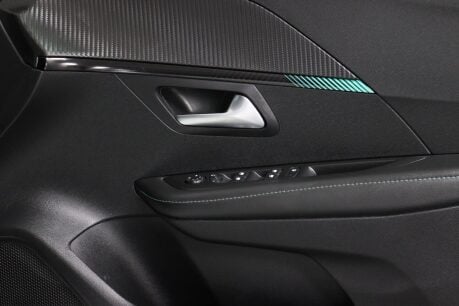 Peugeot 208 PURETECH ALLURE S/S 36